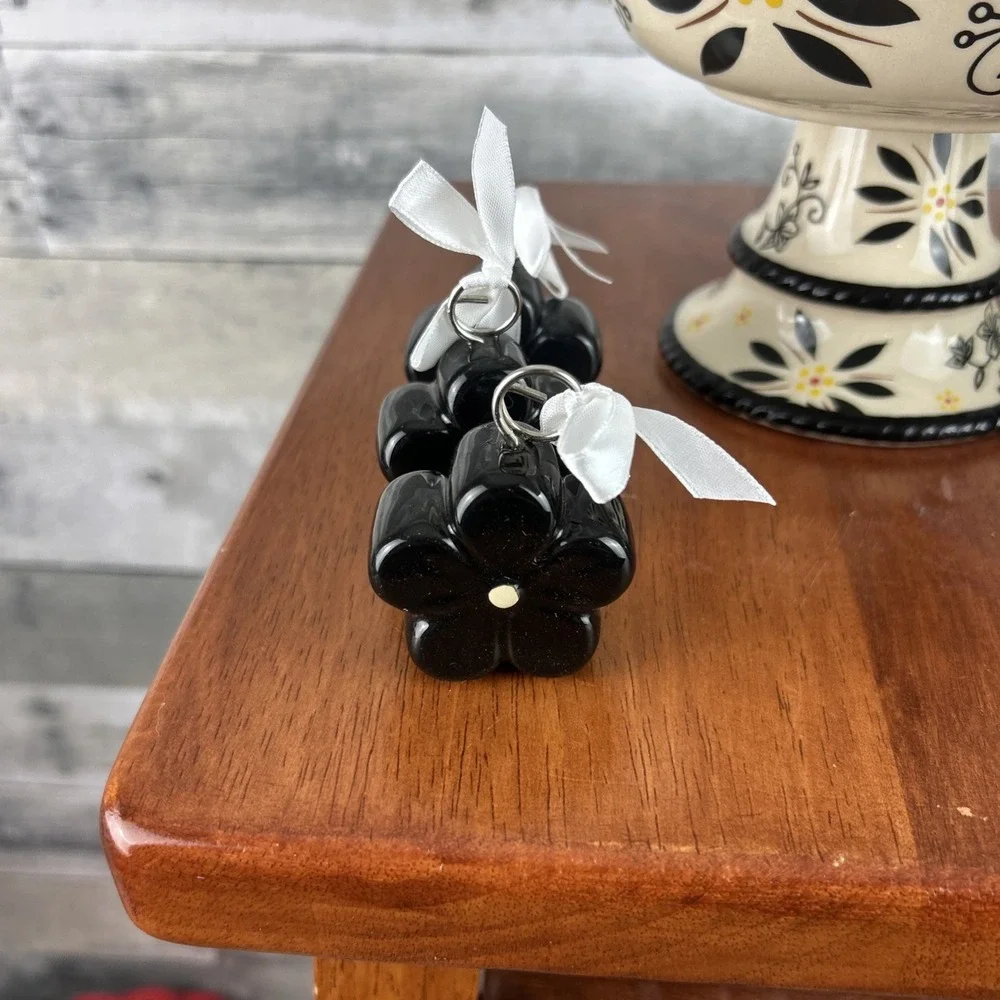 Temp-tations Centertaining Pedestal with 6 Place Card Holders in Black